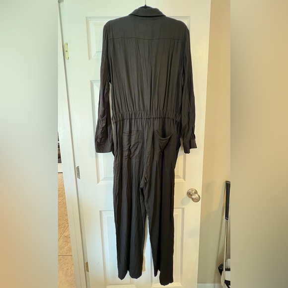 DKNY Utility Jumpsuit with Zipper detailing & drawstring/stretch waist. Size XL - Picture 11 of 11